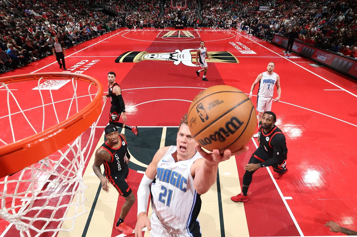 NBA篮球赛事现场，海星体育品牌展示